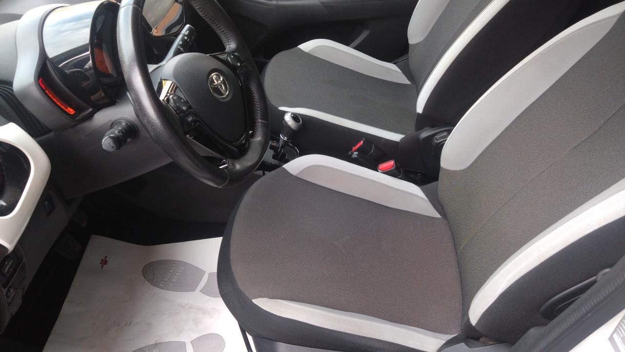 Toyota Aygo 1.0 VVT-i 69 CV 5 porte x-play MMT
