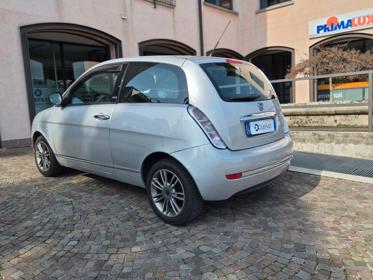 Lancia Ypsilon 1.2 8v Unyca