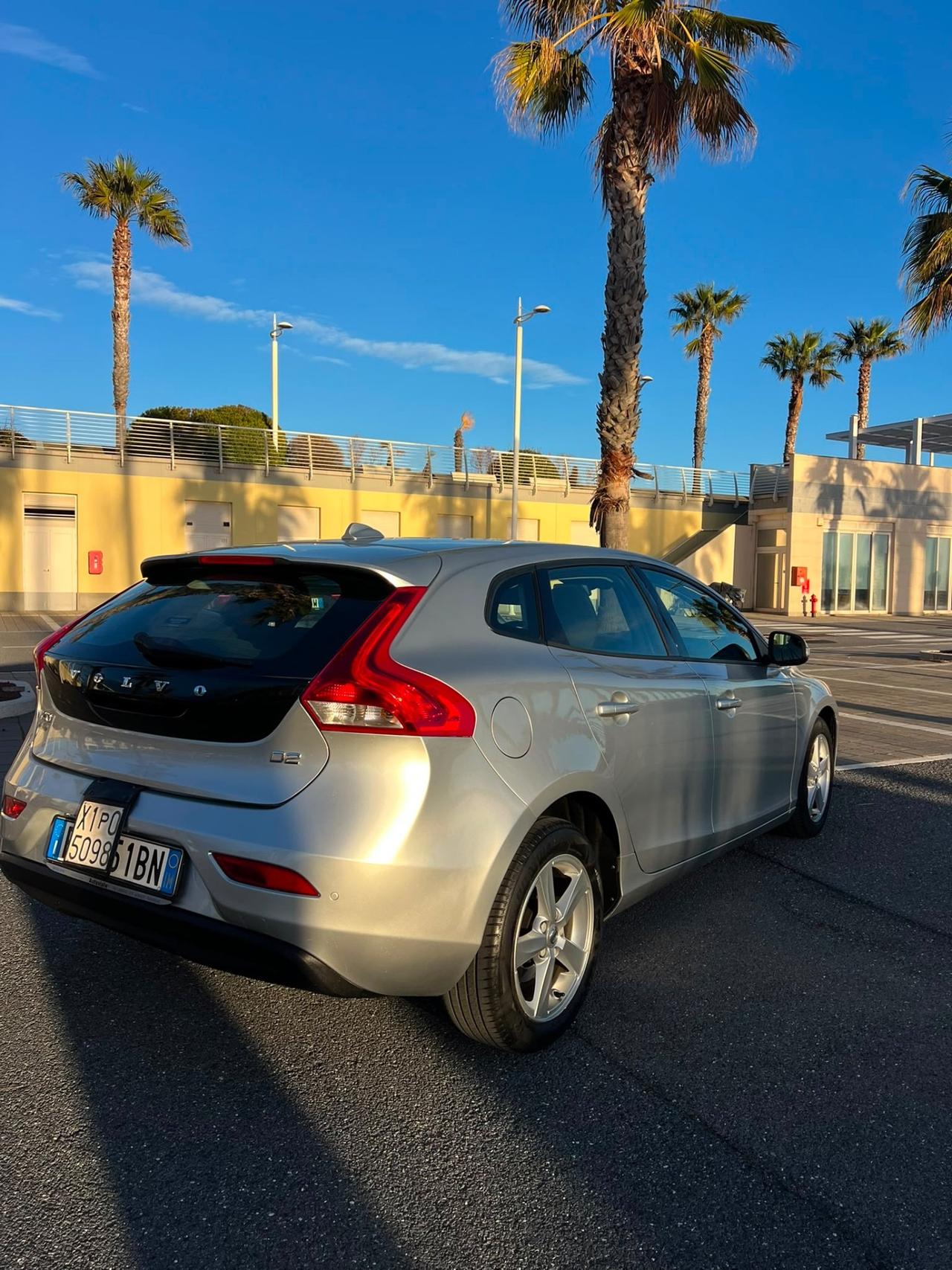 Volvo V40 D2 R-design Momentum
