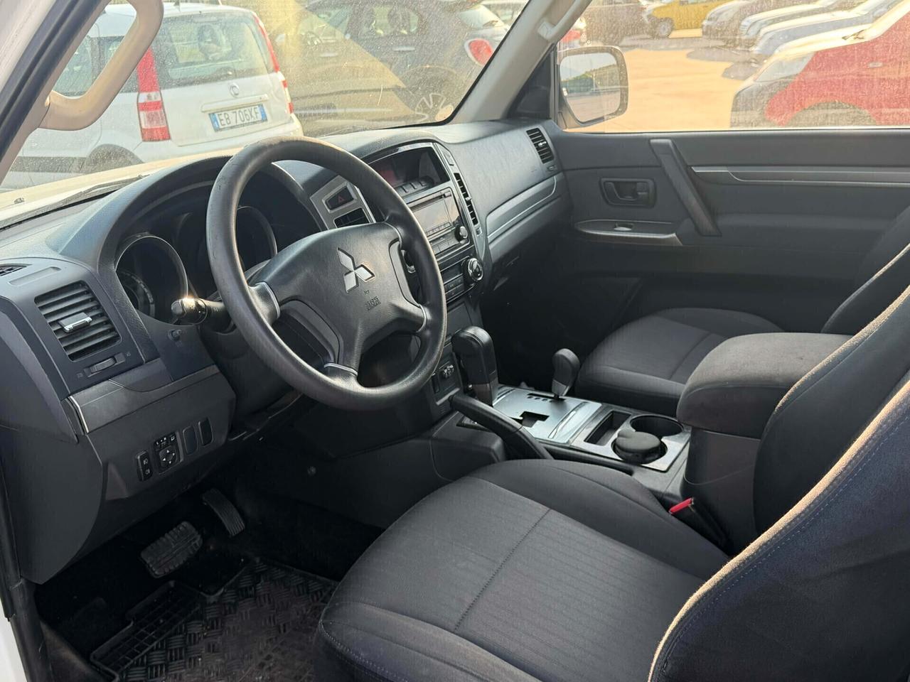 Mitsubishi Pajero 3.2 DI-D 16V aut. 3p. Intense DPF IVA ESPOSTA