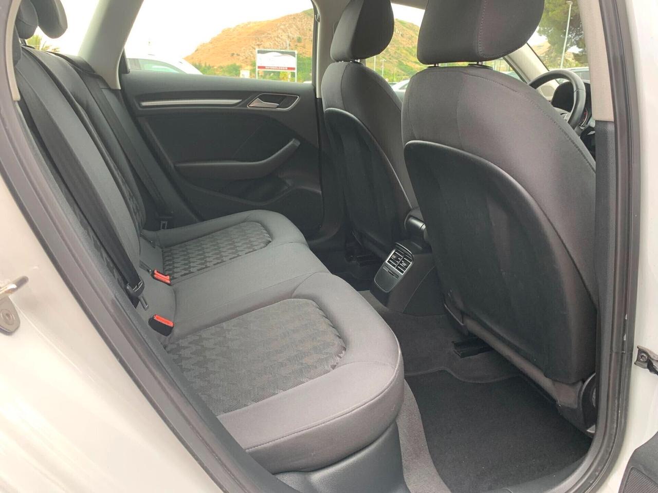 Audi A3 1.6 TDI 110 CV Attraction 2015