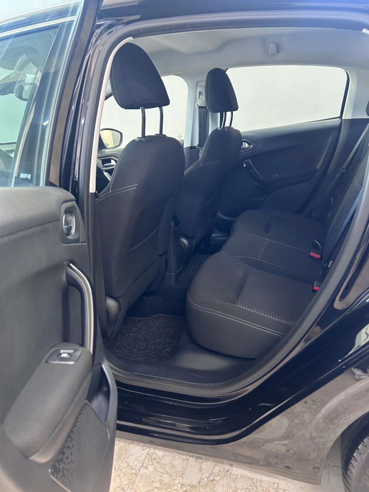Peugeot 208 PureTech 82 5 porte Allure