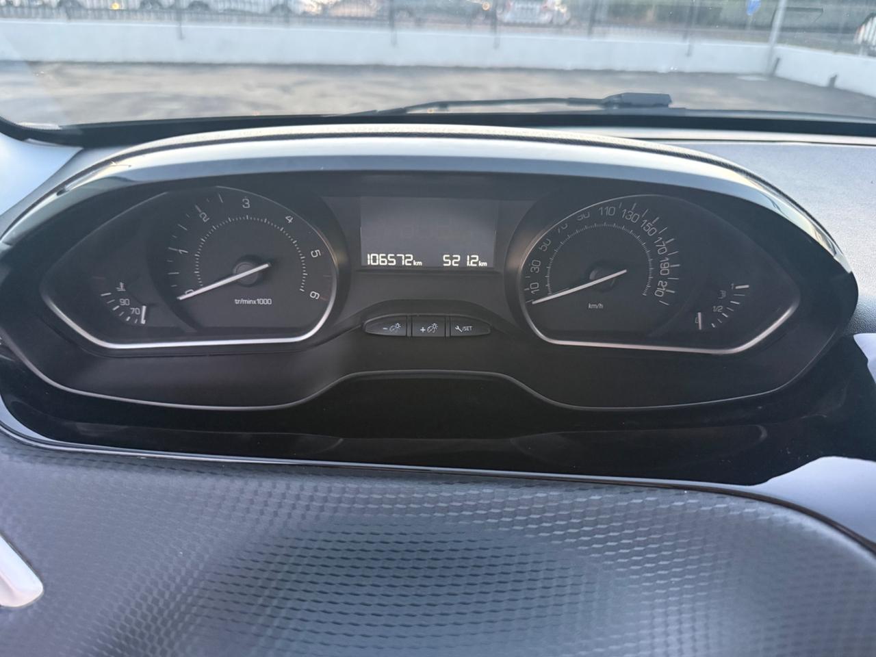 Peugeot 2008 BlueHDi 100 Black Matt