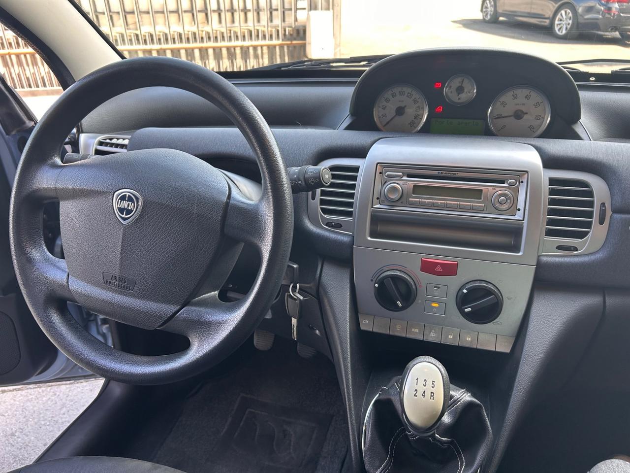 Lancia Ypsilon 1200 neopatentati