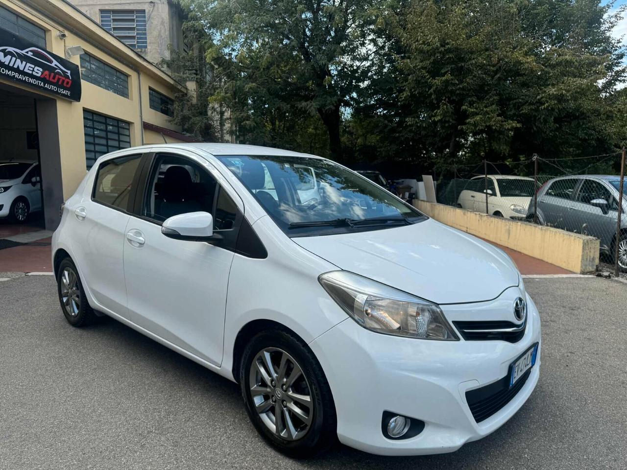 Toyota Yaris Anno 2014 1.4 D-4D 5 porte Lounge