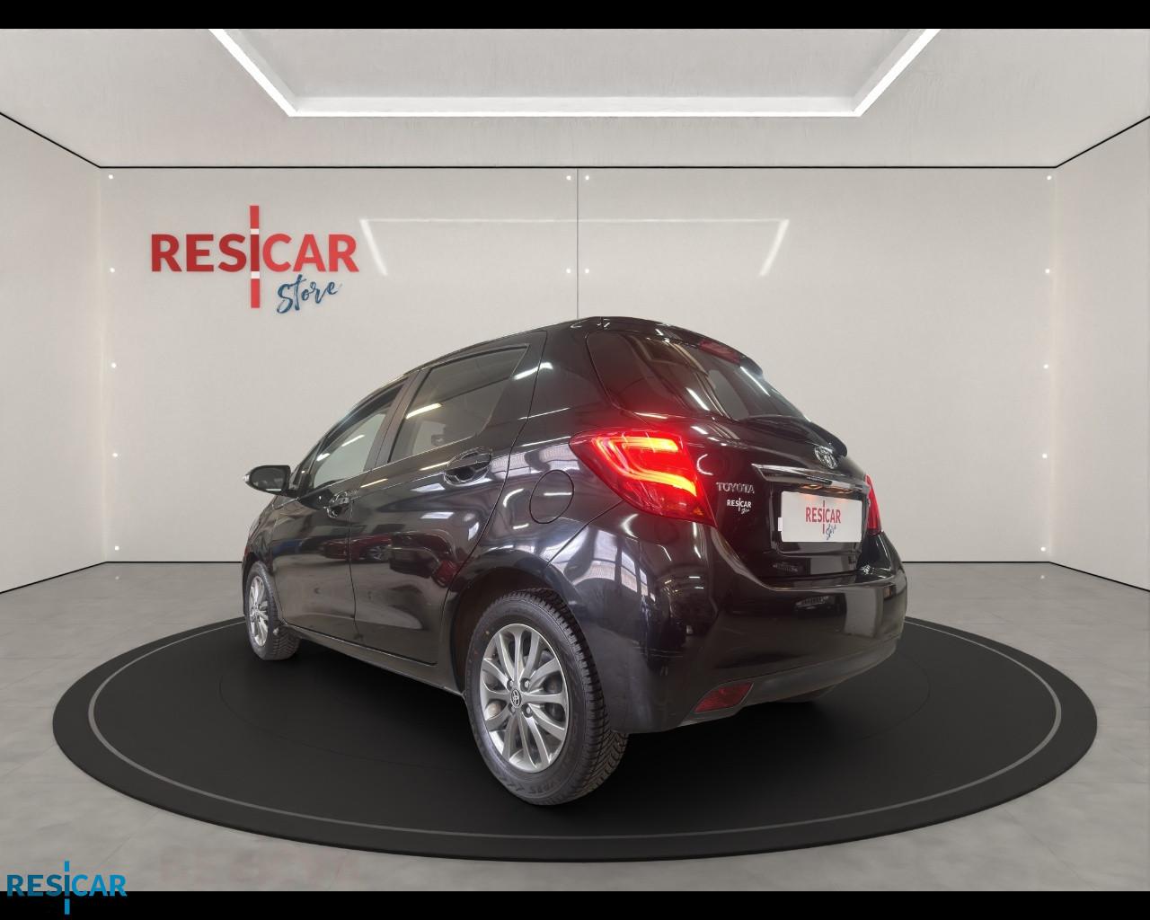 TOYOTA Yaris 5p 1.0 Active IDONEA NEOPATENTATO