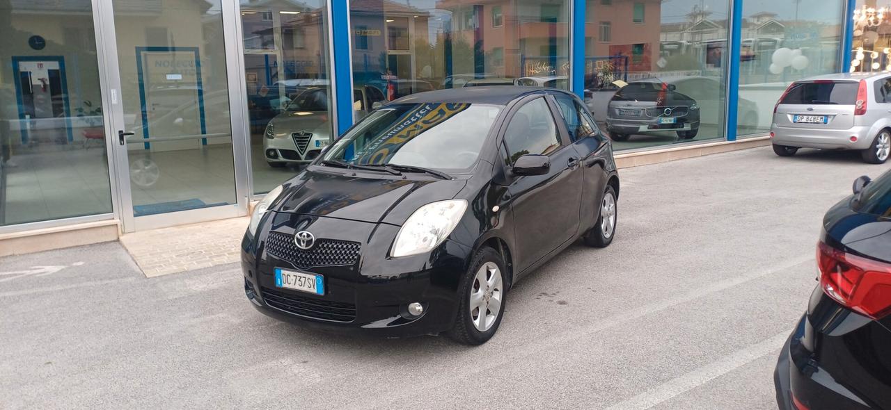 Toyota Yaris 1.0 3 porte Sol