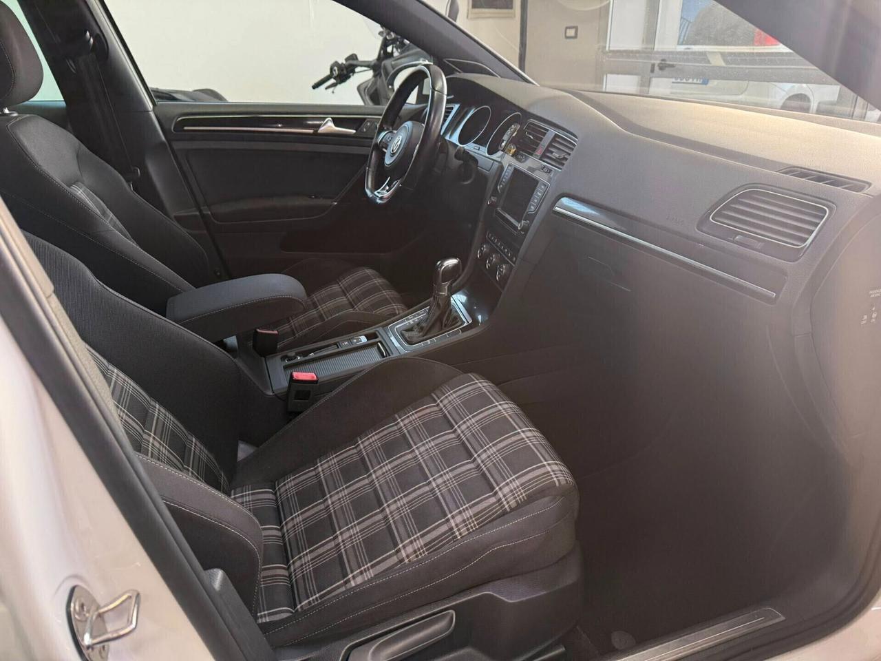 Volkswagen Golf GTD 2.0 TDI DSG 5p.