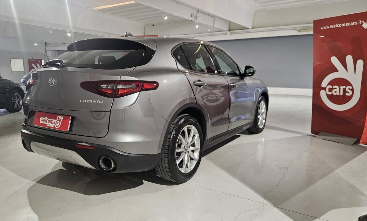 Alfa Romeo Stelvio 2.2 t Business rwd 160cv auto my19