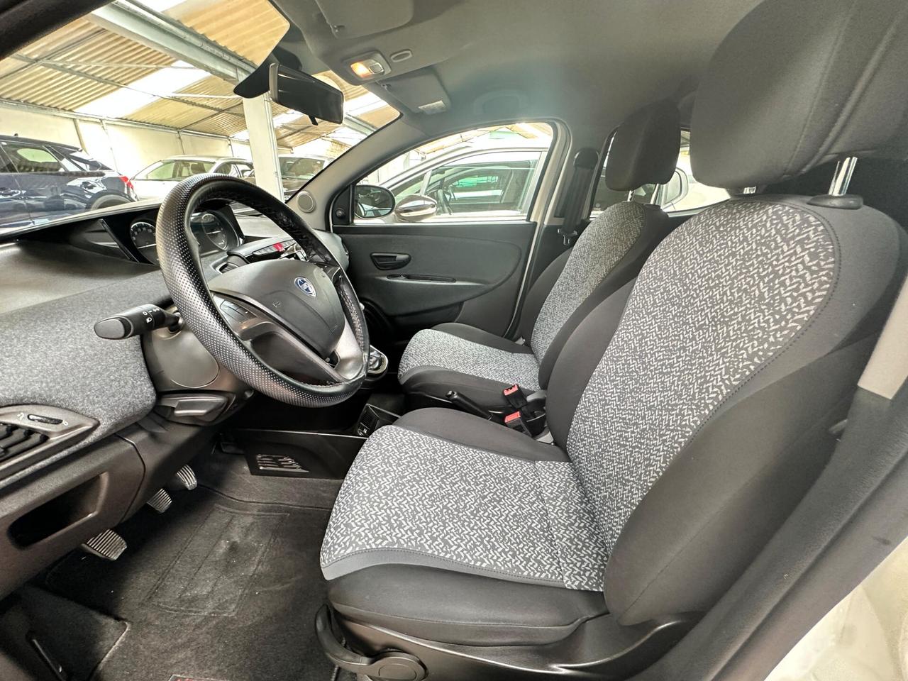 Lancia Ypsilon 1.2 69 CV 5 porte Gold