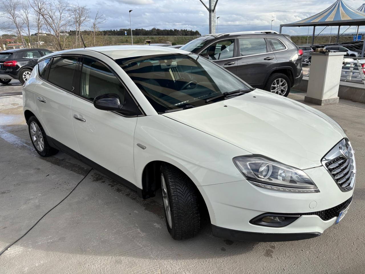 Lancia Delta 1.6 MJT DPF 105 CV Silver