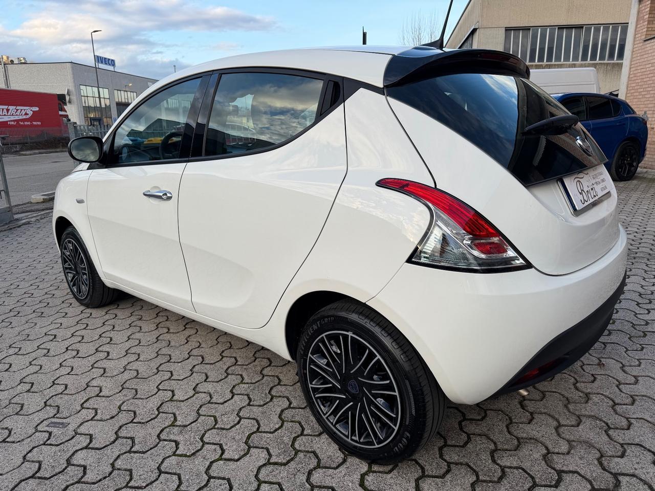 Lancia Ypsilon 1.0 FireFly 5 porte S&S Hybrid