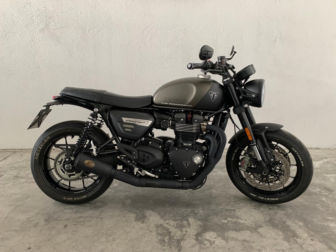 Triumph Speed Twin 1200 Matt Irostone Black