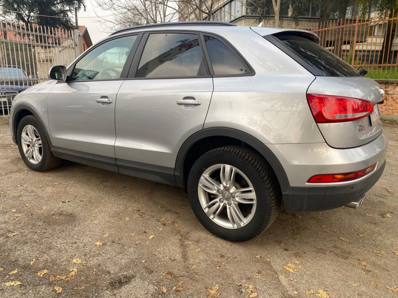 Audi Q3 2.0 TDI 120 CV business sport