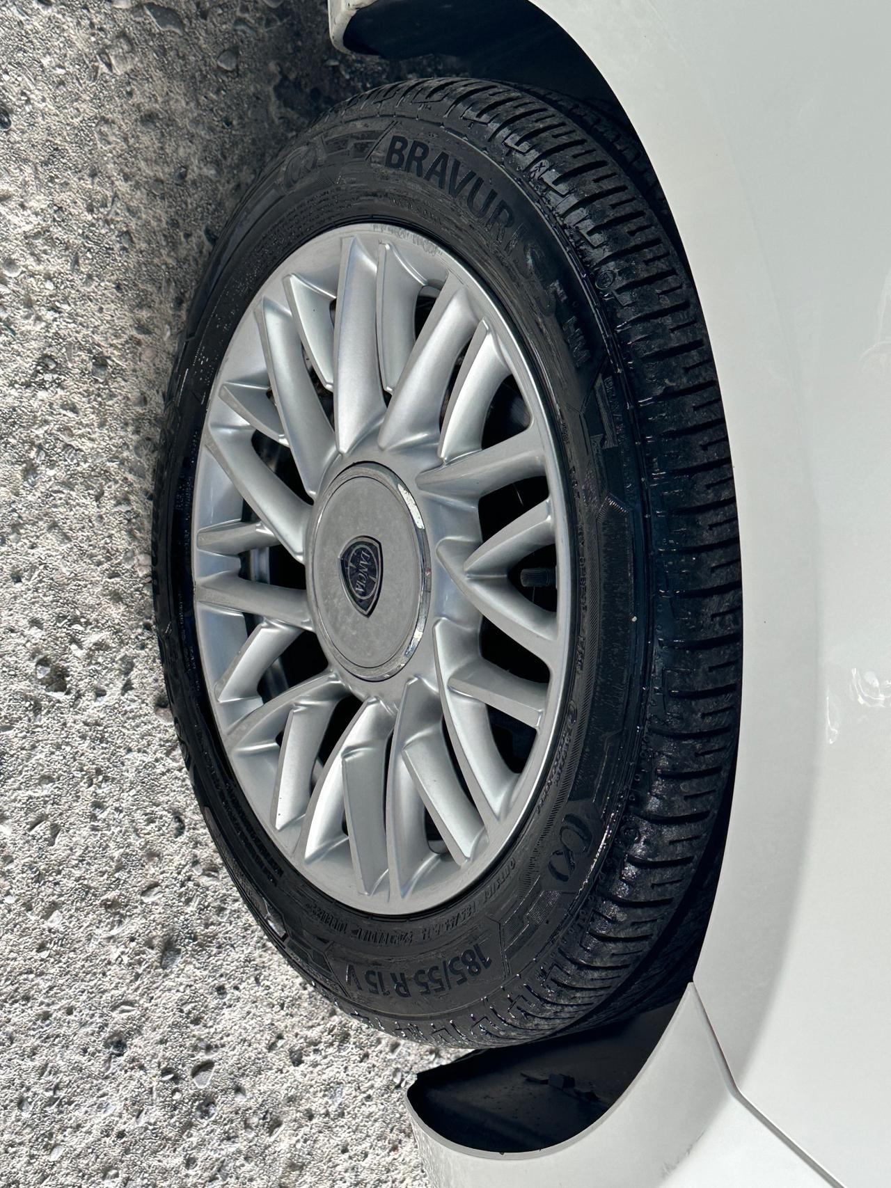 Lancia Ypsilon 1.3 MJT 16V 95 CV 5 porte S&S Silver