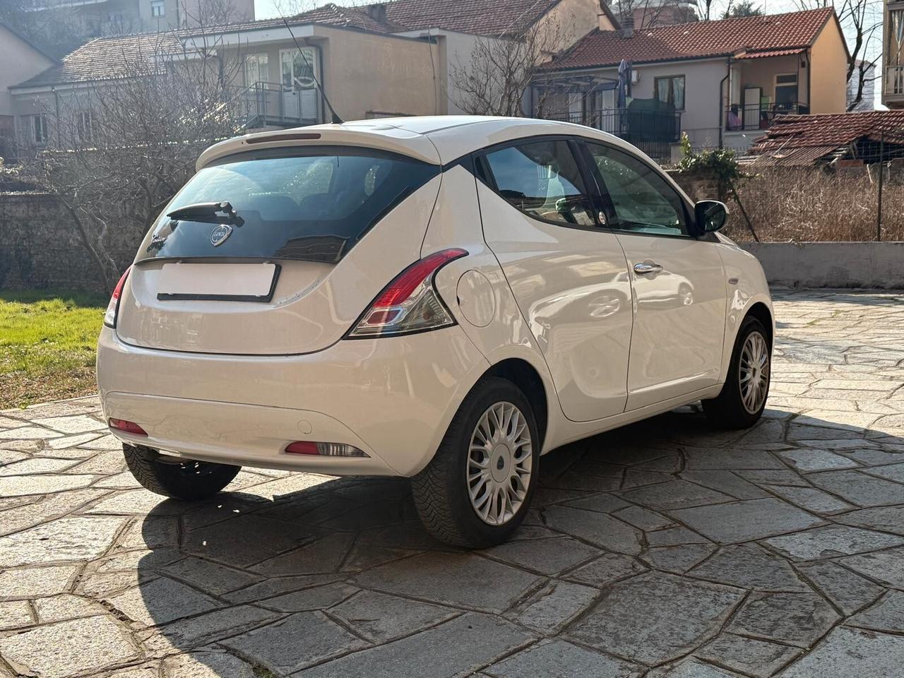 Lancia Ypsilon 1.2 69 CV 5 porte GPL Ecochic Silver