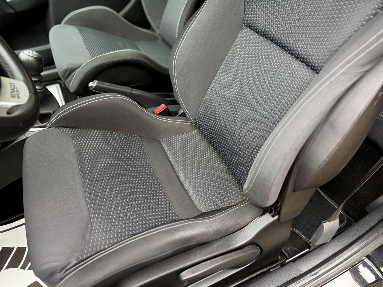 Renault Clio 3 RS F1 R27 N3196 197cv 2008