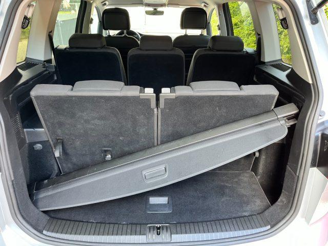 VOLKSWAGEN Touran 1.6 TDI 115 CV SCR DSG R LINE EXCLUSIVE *7 POSTI*