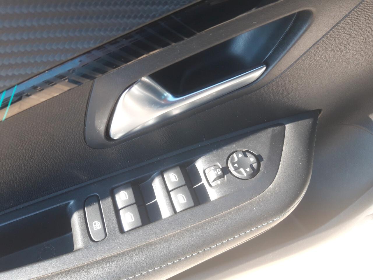 Peugeot 208 PureTech 100 Stop&Start 5 porte Allure