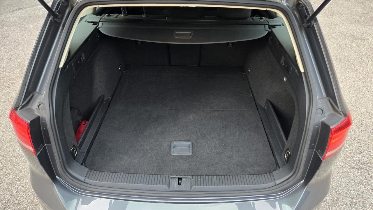 Volkswagen Passat Variant 1.6 TDI SCR DSG Business BMT