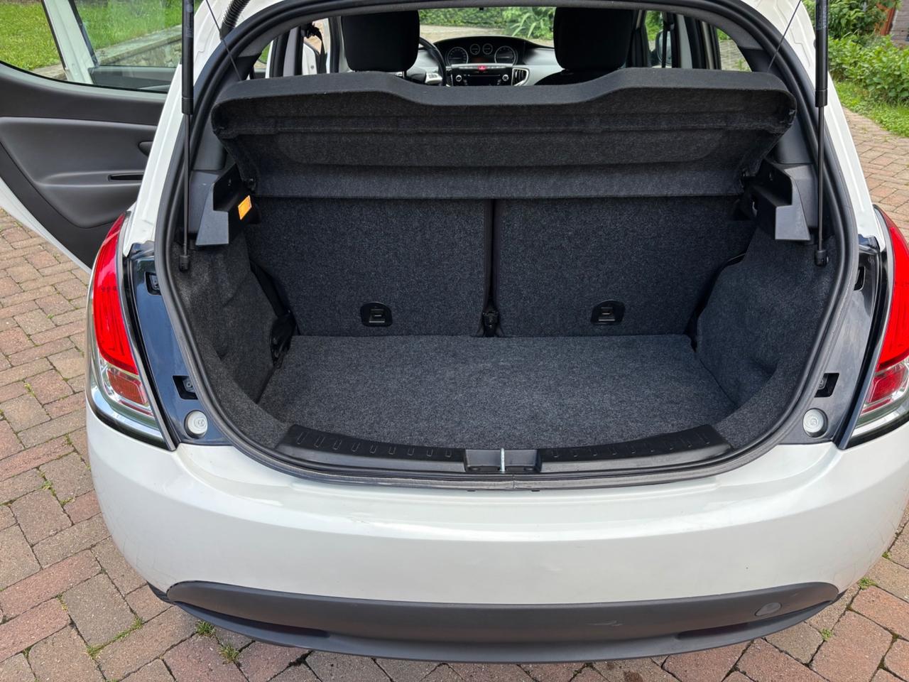 Lancia Ypsilon 0.9 TwinAir 85 CV 5 porte S&S Gold OK NEOPATENTATI