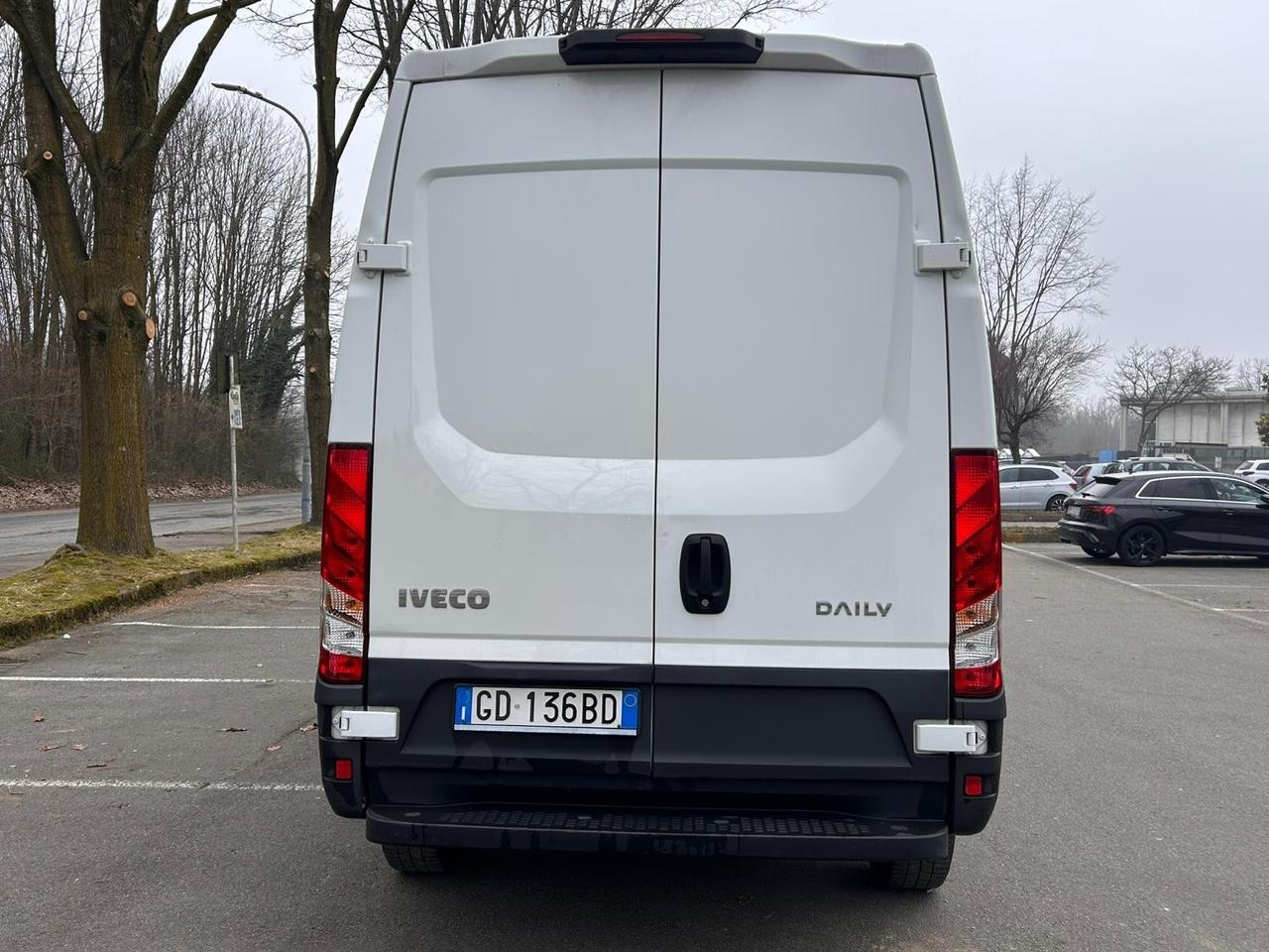 Iveco Daily 35S12 2.3 HPT – 2020 – 80.000 km – Euro 6 – Passo Medio Tetto Alto – Ottime Condizioni