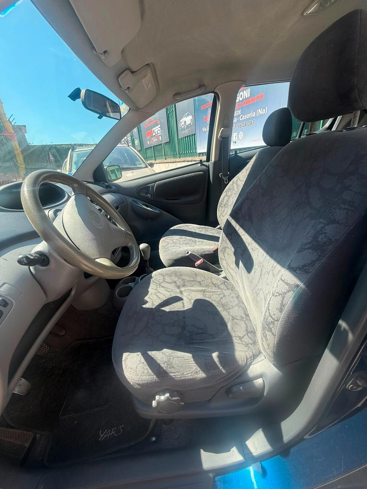 Toyota Yaris 1.0i 16V cat 5 porte Sol