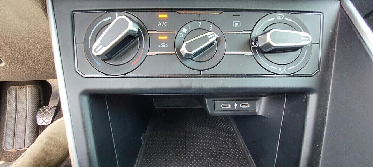 TAIGO 1,0 BENZINA LIFE 110 CV STRAFULL OPTIONAL NAVI RETROCAMERA TELEFONO FULL FULL