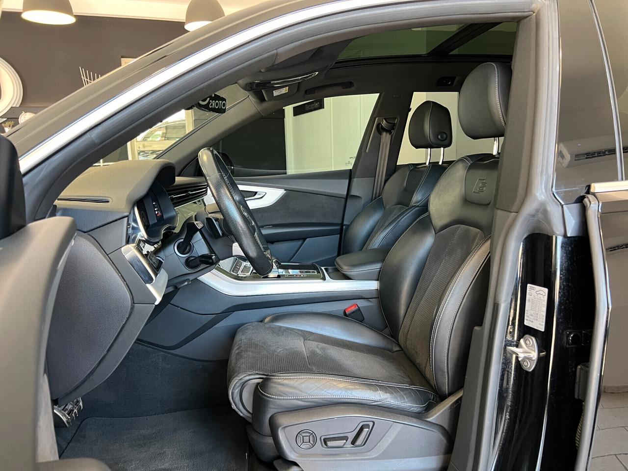 Audi Q8 45 TDI S LINE TETTO-FULL-BLACK