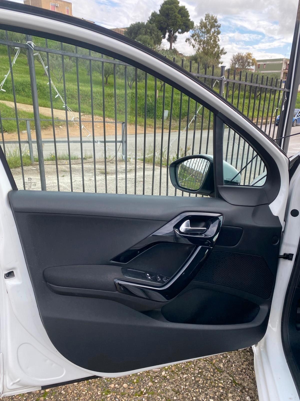 Peugeot 208 BlueHDi 75 5 porte Allure