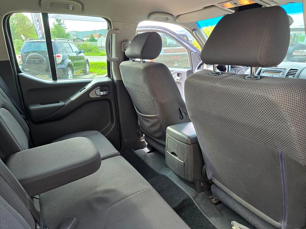 Nissan Navara 2.5 dCi 174CV "LE"