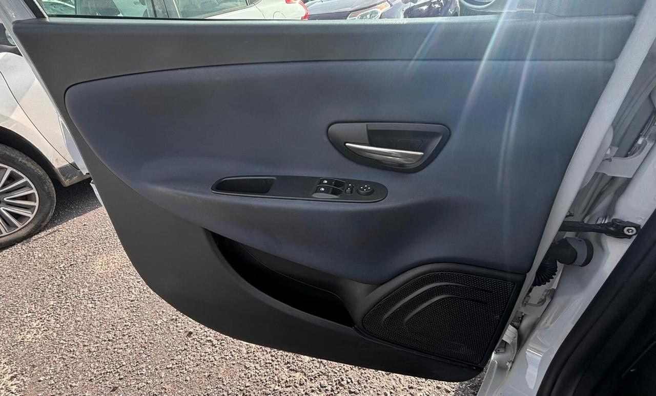 Lancia Ypsilon 1.3 MJT 16V 95 CV 5 porte S&S Mya