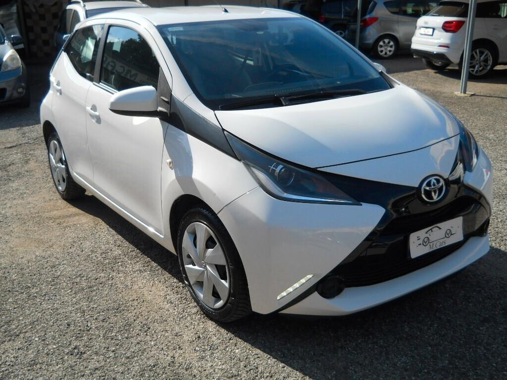 Toyota Aygo 1.0 VVT-i 69 CV 5 porte x-play MMT AUTOMATICA