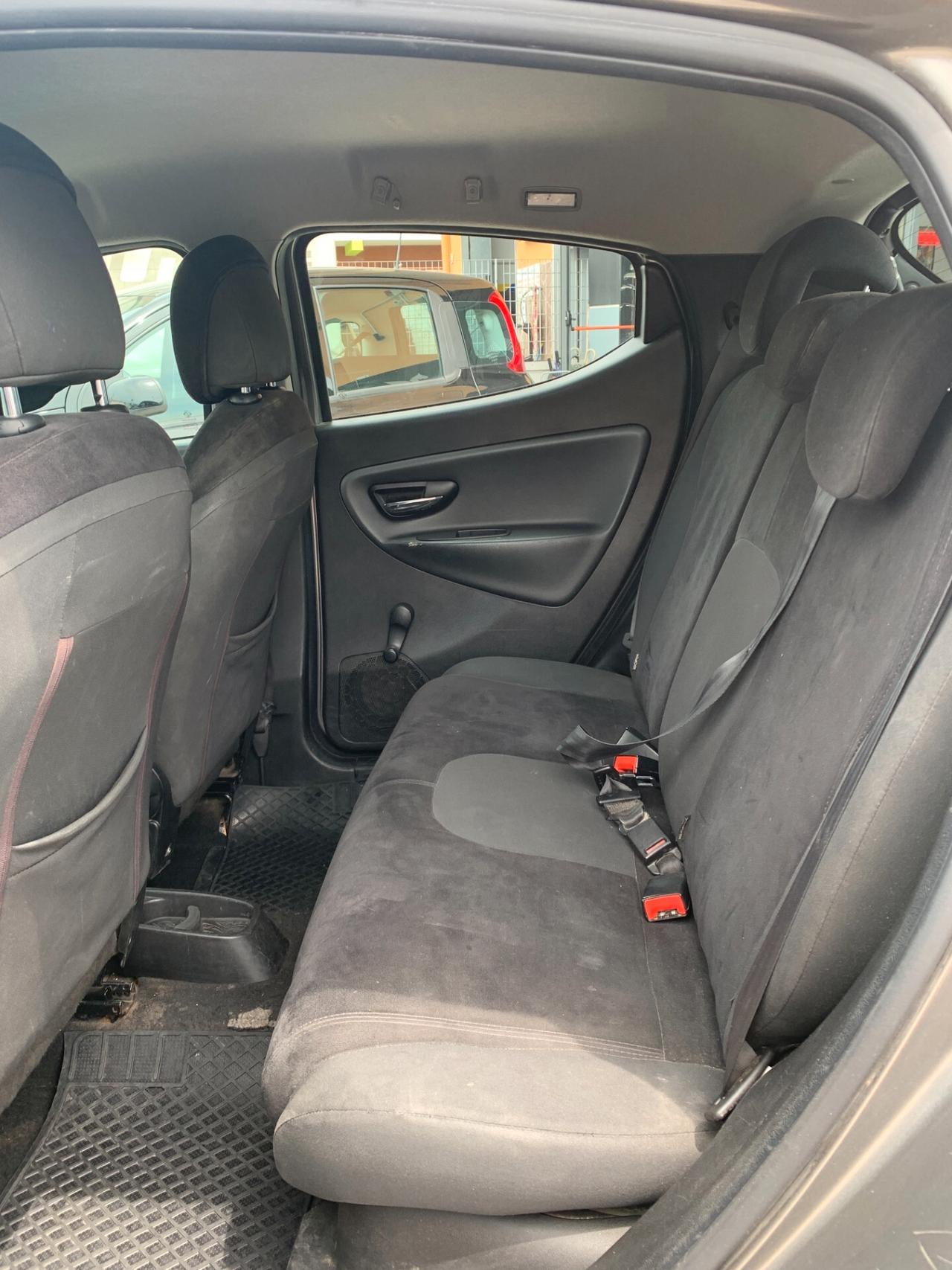Lancia Ypsilon 1.3 MJT 95CV 5P
