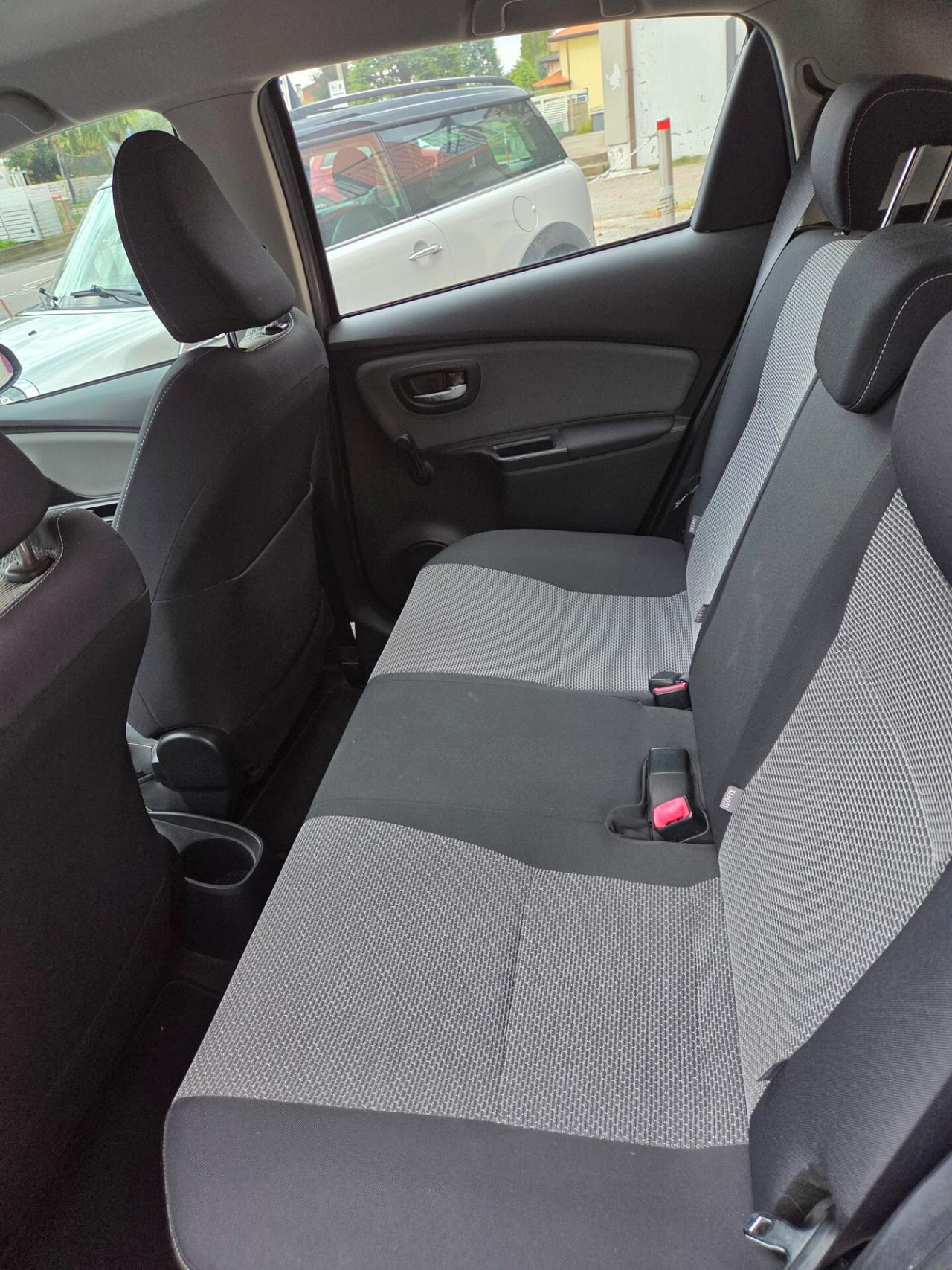Toyota Yaris Hybrid - 2015