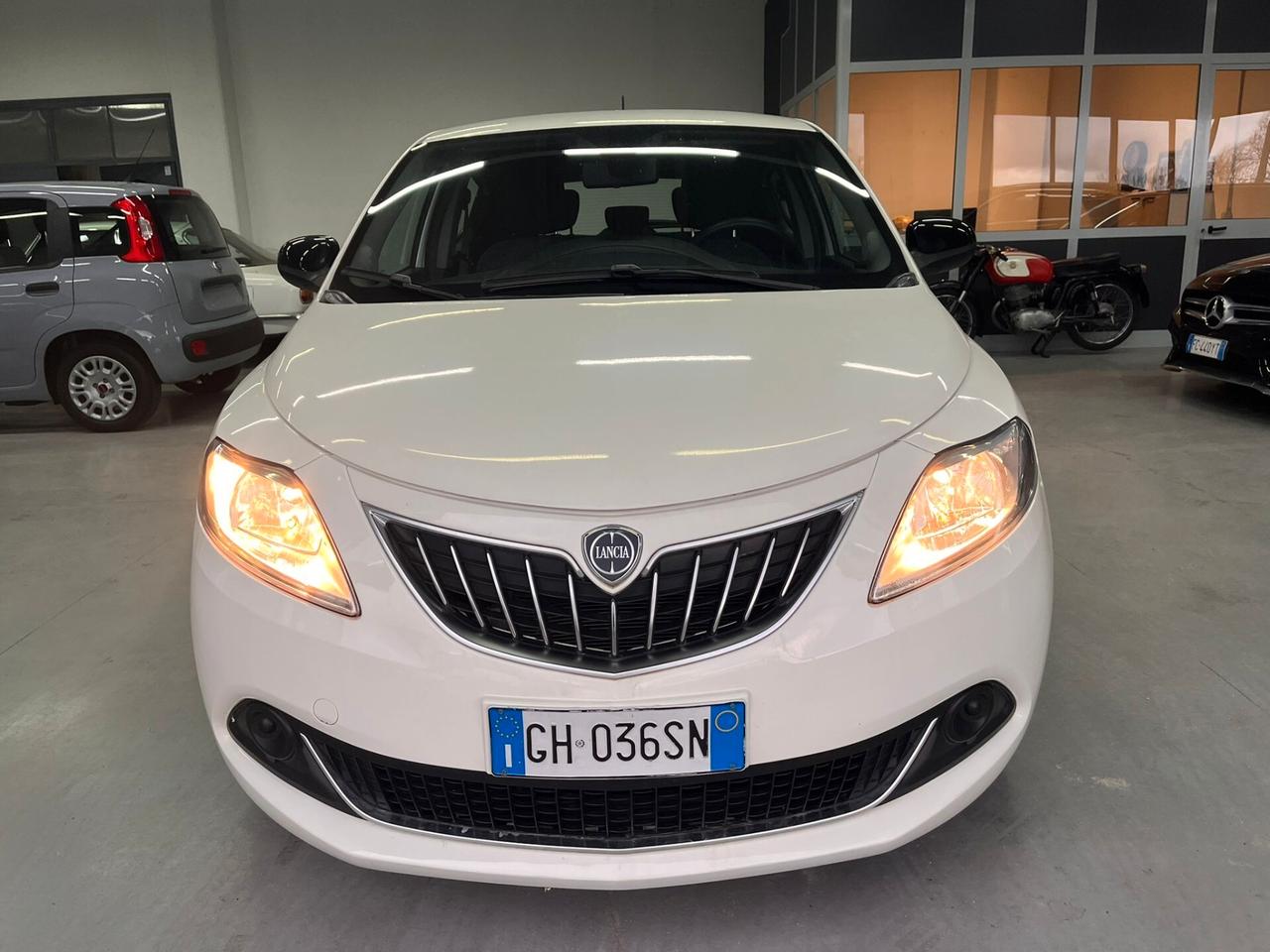 Lancia Ypsilon 1.0 FireFly 5 porte S&S Hybrid Ecochic Silver