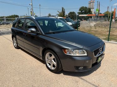 Volvo V50 D2 R-design