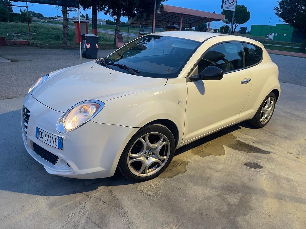 Alfa Romeo MiTo 1.6 JTDm-2 S&S Distinctive Sport Pack
