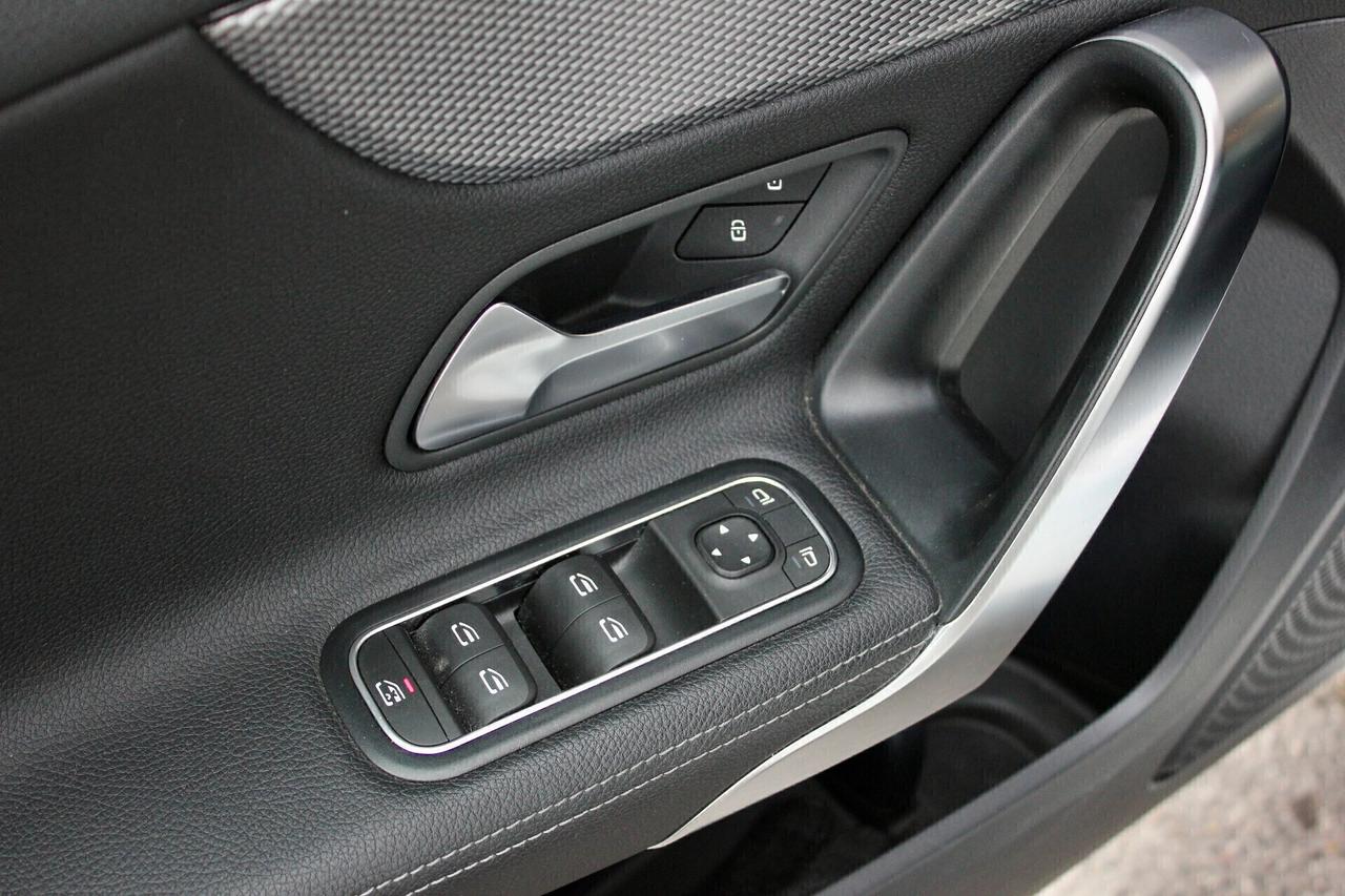 Mercedes-benz A 180 d Sport TETTO APRIBILE GUIDABILE DA NEOPATENTATI