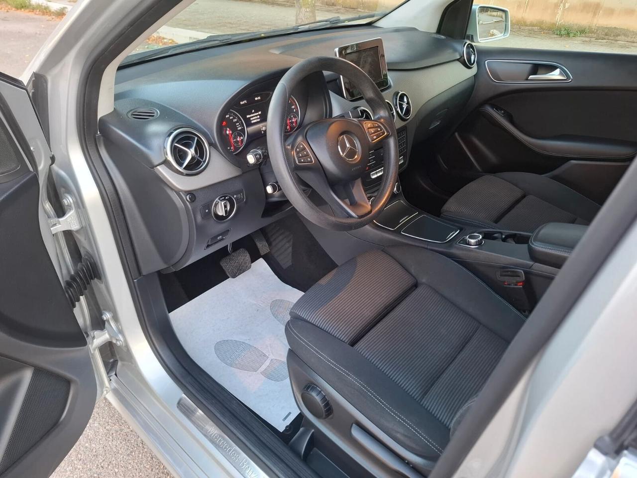 MERCEDES-BENZ B180 AUTOMATIC PREMIUM