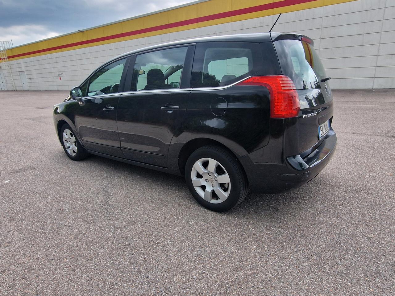 Peugeot 5008 1.6 e-HDi 112CV Stop&Start cambio robotizzato Family
