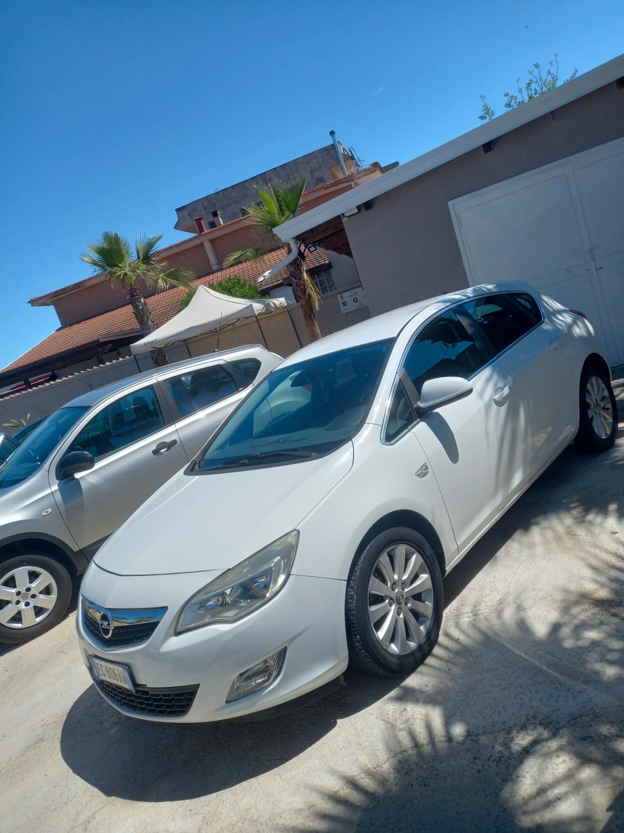 Opel Astra 1.7 CDTI 110CV 5 porte Cosmo NUOVISSIMA