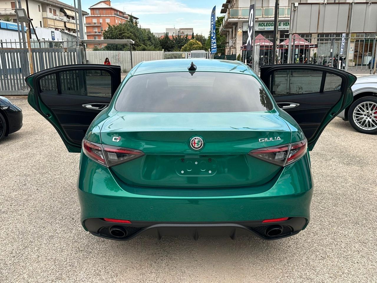 ALFA ROMEO GIULIA TRIBUTO ITALIANO 2.0 TURBO 280 CV AT8 AWD Q4