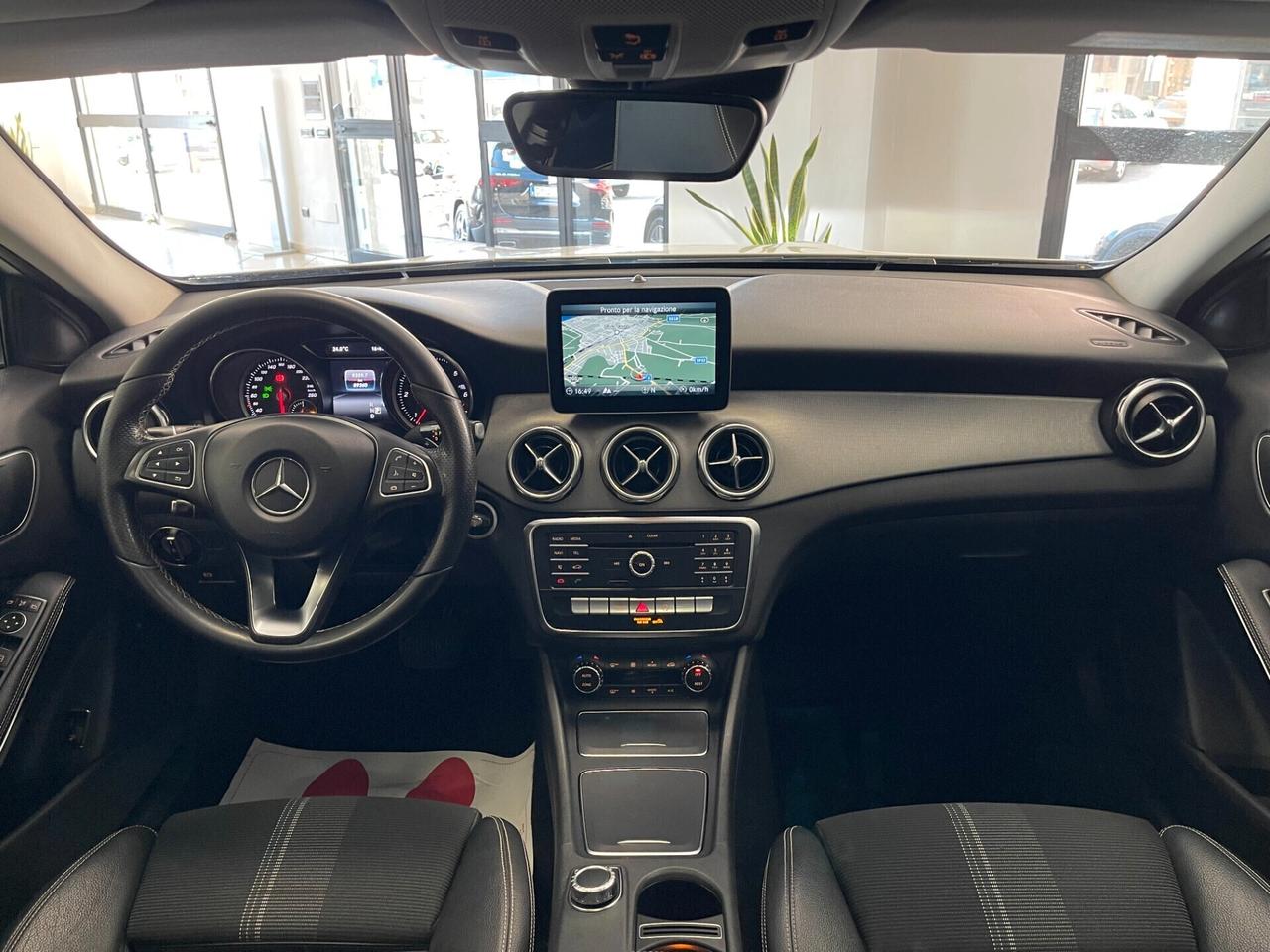 Mercedes-benz GLA 200d 136cv AMG Premium