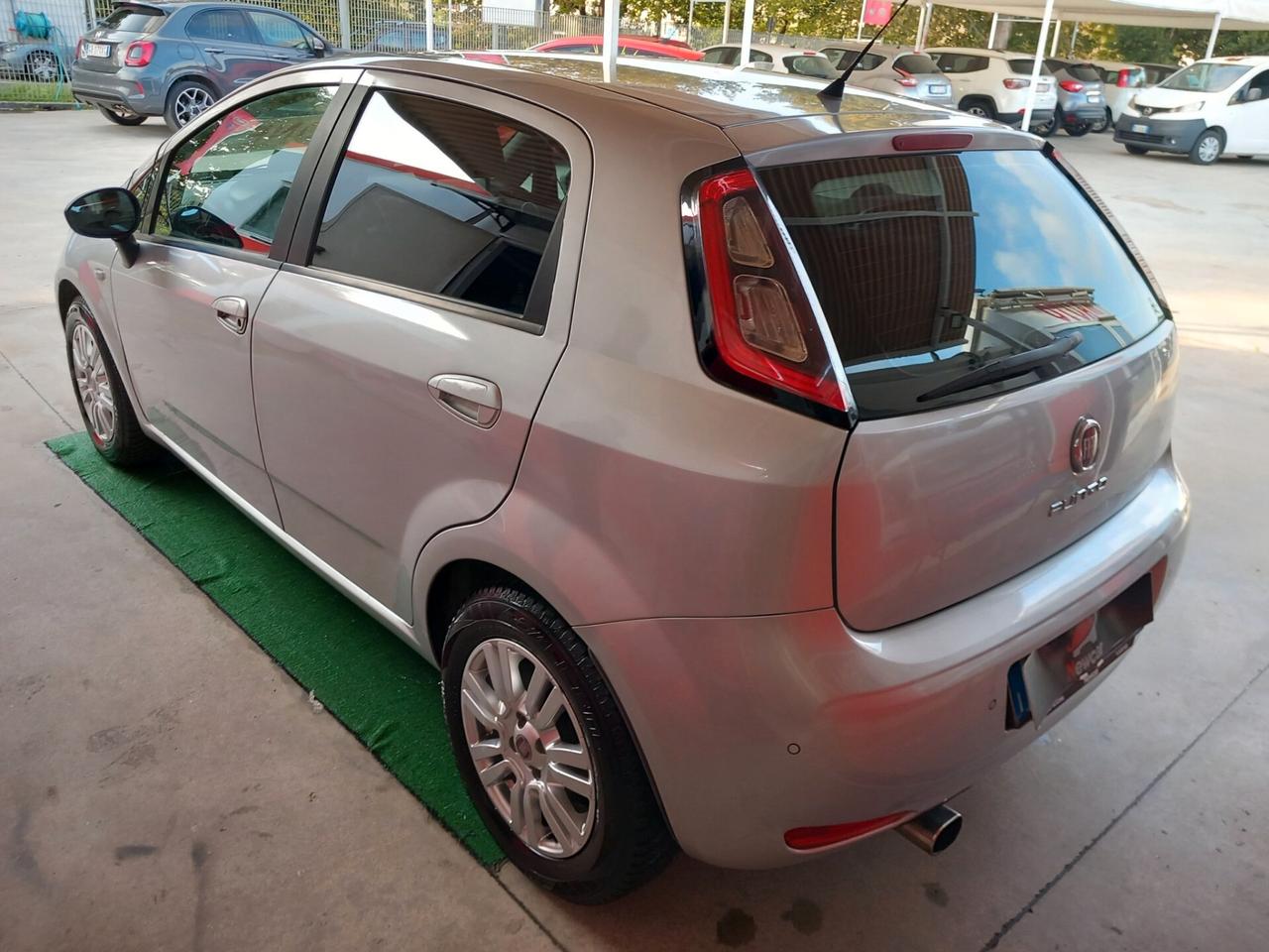 Fiat Punto 1.3 MJT II 75 CV 5 porte Lounge 5 porte gomme nuove perfetta sensori tenuta maniacalmente