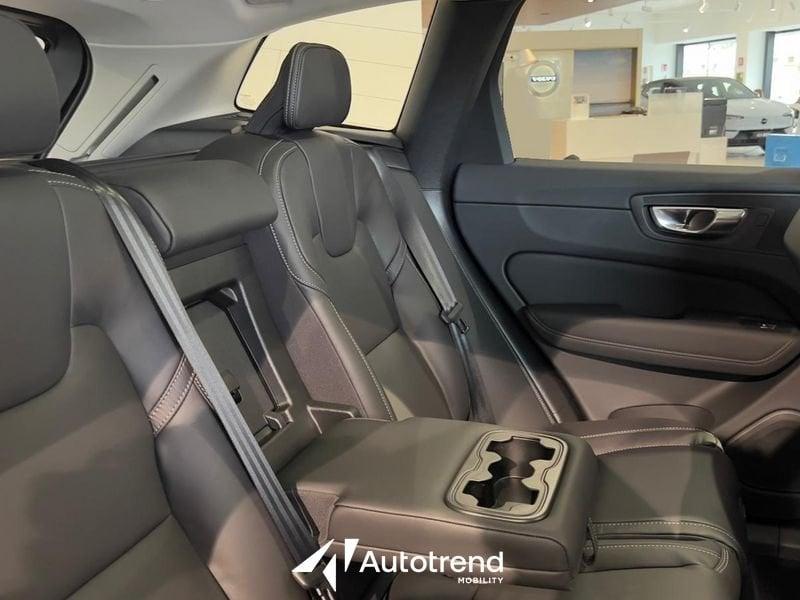 Volvo XC60 B5 250 CV AWD Mild Hybrid Benzina Automatica Ultra Dark