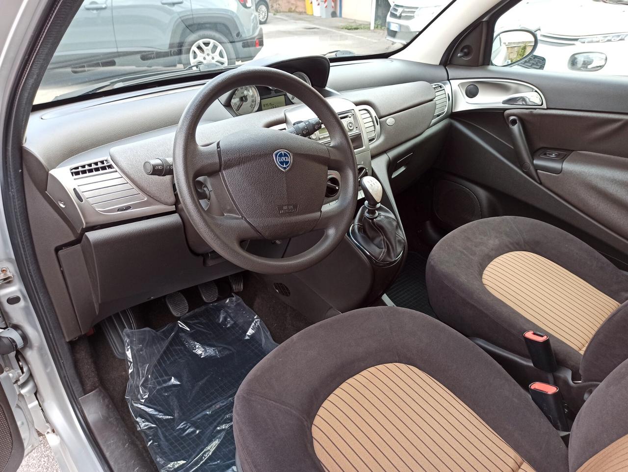 Lancia Ypsilon 1.2 8v Oro
