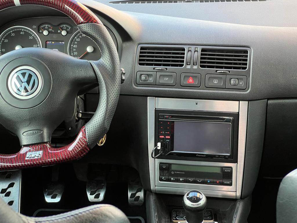 Volkswagen Golf R32