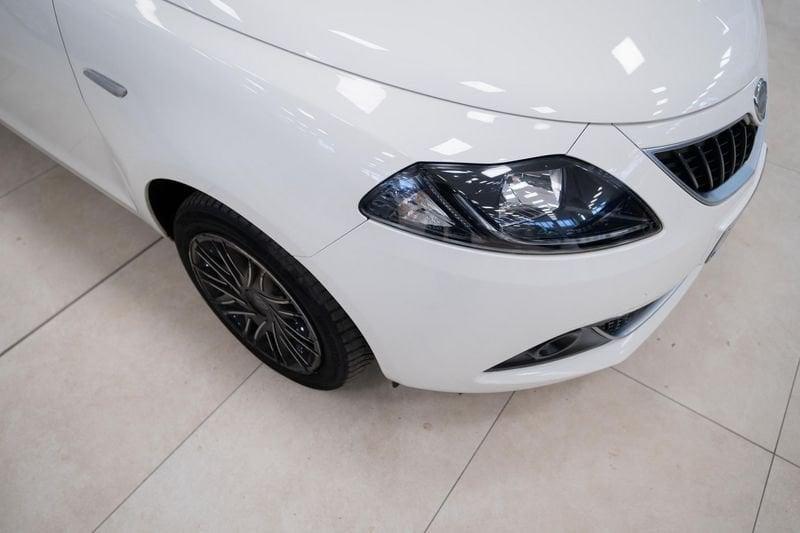 Lancia Ypsilon 1.0 firefly hybrid Gold s&s 70cv