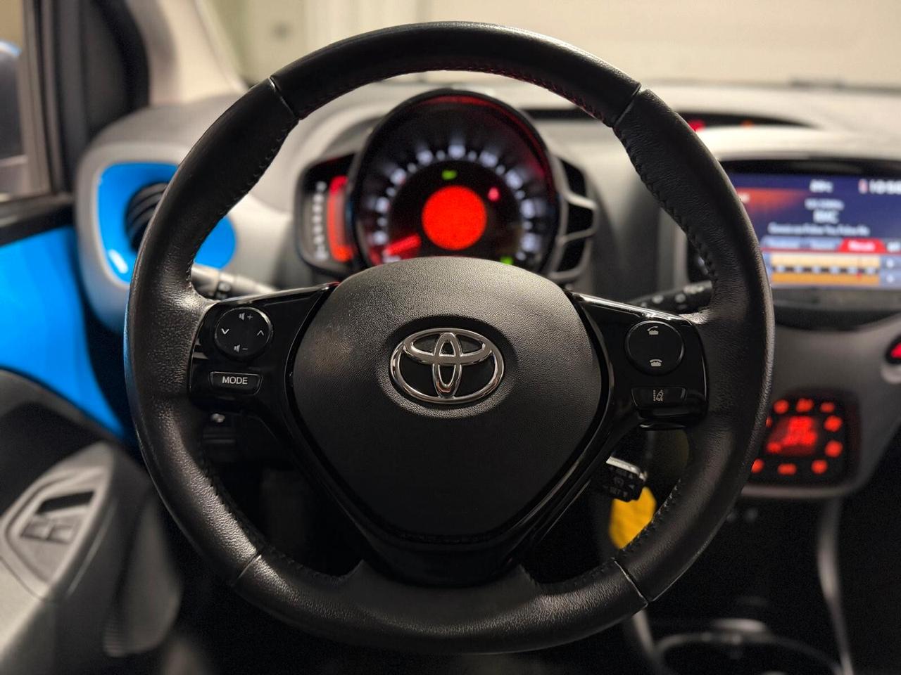 Toyota Aygo Connect 1.0 VVT-i 72 CV 5 porte x-clusiv